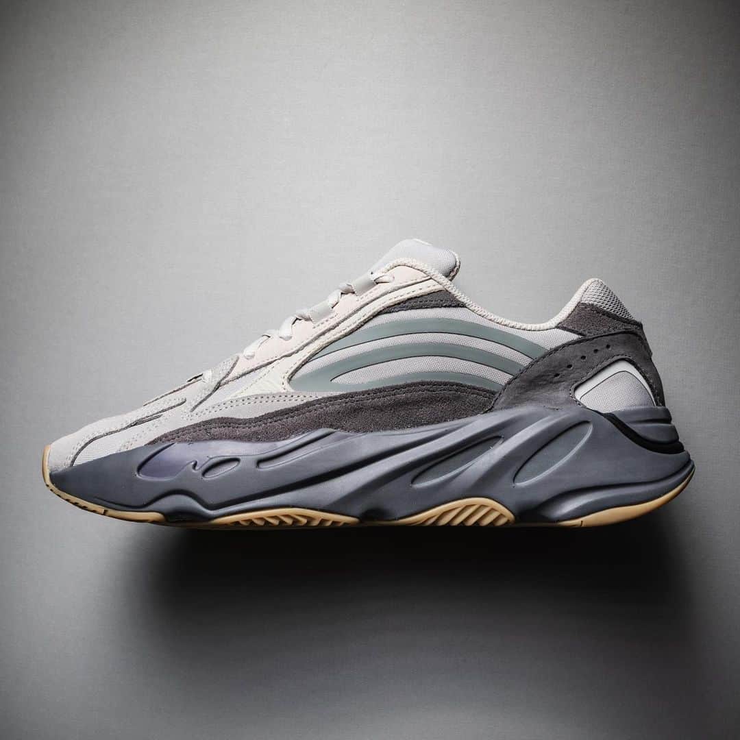 Sneaker Newsさんのインスタグラム写真 - (Sneaker NewsInstagram)「The adidas Yeezy Boost 700 V2 “Tephra” is now available. Hit the link in bio for purchase links. 📷: @stadiumgoods」6月15日 23時05分 - sneakernews