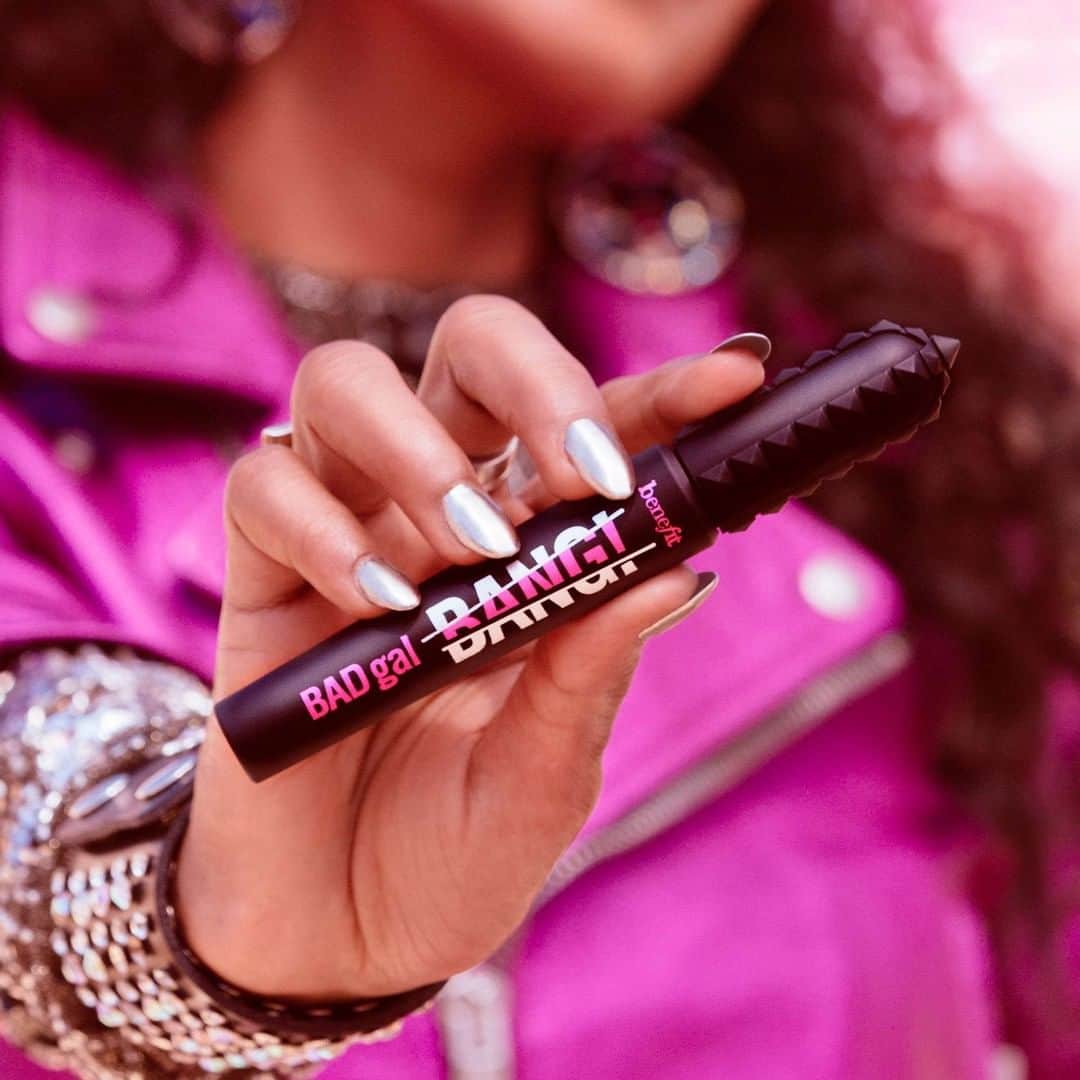Benefit Cosmetics UKさんのインスタグラム写真 - (Benefit Cosmetics UKInstagram)「Grab your #BADgalbang & your girls and get ready for Saturday night 👯‍♀️ This mascara will create BIGGER, BADDER volume for out of this world lashes ✨ Tag a friend who you're going OUT OUT with tonight! #benefit #beauty #mascara #lashes . . . 📷 Image Description: A hand holding up BADgal bang mascara with a pink leather jacket.」6月15日 23時06分 - benefitcosmeticsuk