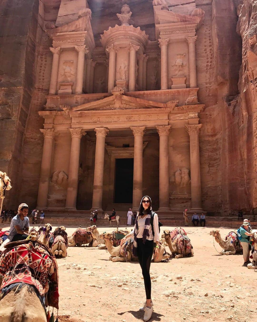 香華（KOuKA）のインスタグラム：「Such a magical day 🐫 #Petra #Petrajordan #Thetreasury #thelostcity #indianajones #ペトラ #ヨルダン #🇯🇴 #koukatravels」