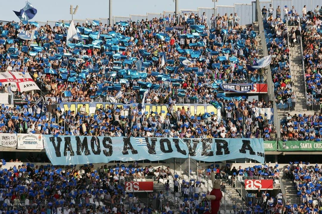 マラガCFさんのインスタグラム写真 - (マラガCFInstagram)「Esta foto es de la temporada 07/08... ¡Ya sabéis lo que pasó! 💙💙💙 #VamosaVolver . #OperaciónRemontadaMCF #VamosMálaga」6月15日 22時59分 - malagacf