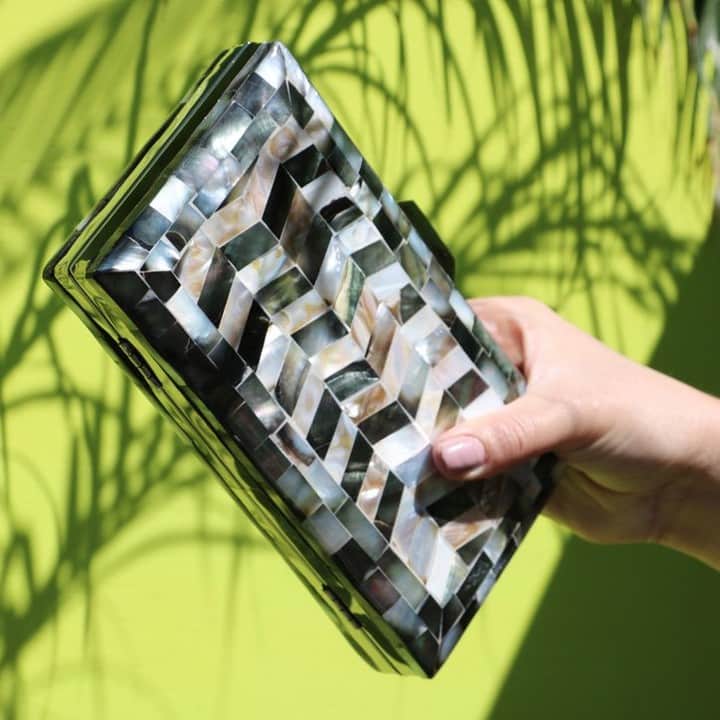 アクセサライズのインスタグラム：「Keep the shell trend in your clutches with our Alethea hard-case clutch bag. This boxy style is inlaid with lustrous mother of pearl, and edged in a sleek metal frame with dark-toned chain strap. 🔍 7905789600  Tap the link in the bio to shop now.  #Accessorize」