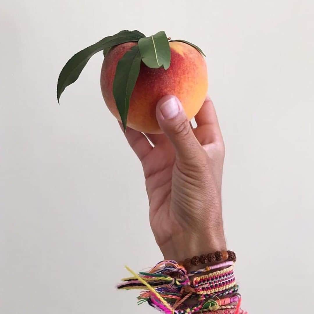 Simple Green Smoothiesさんのインスタグラム写真 - (Simple Green SmoothiesInstagram)「You're a peach! 🍑」6月15日 23時01分 - simplegreensmoothies