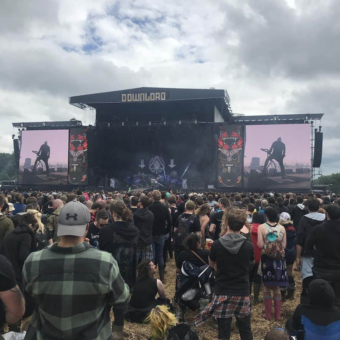 METAL HAMMERさんのインスタグラム写真 - (METAL HAMMERInstagram)「Extreme metal on the main stage at @downloadfest 😱  #behemoth #blackmetal #downloadfestival」6月15日 23時06分 - metalhammeruk