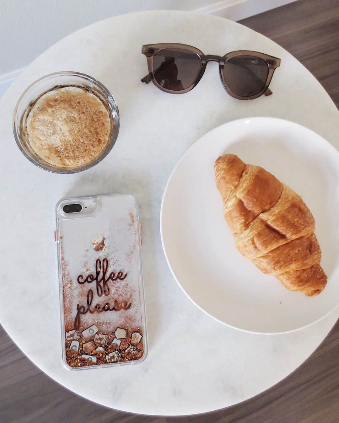 VELVETCAVIARさんのインスタグラム写真 - (VELVETCAVIARInstagram)「Coffee + croissants for breakfast. ☕🥐😋⠀⠀⠀⠀⠀⠀⠀⠀⠀ What do you pair with your coffee? 👇 #velvetcaviar #coffee⠀⠀⠀⠀⠀⠀⠀⠀⠀ ⠀⠀⠀⠀⠀⠀⠀⠀⠀ 📸: @coffeewithjoyce」6月15日 23時01分 - velvetcaviar