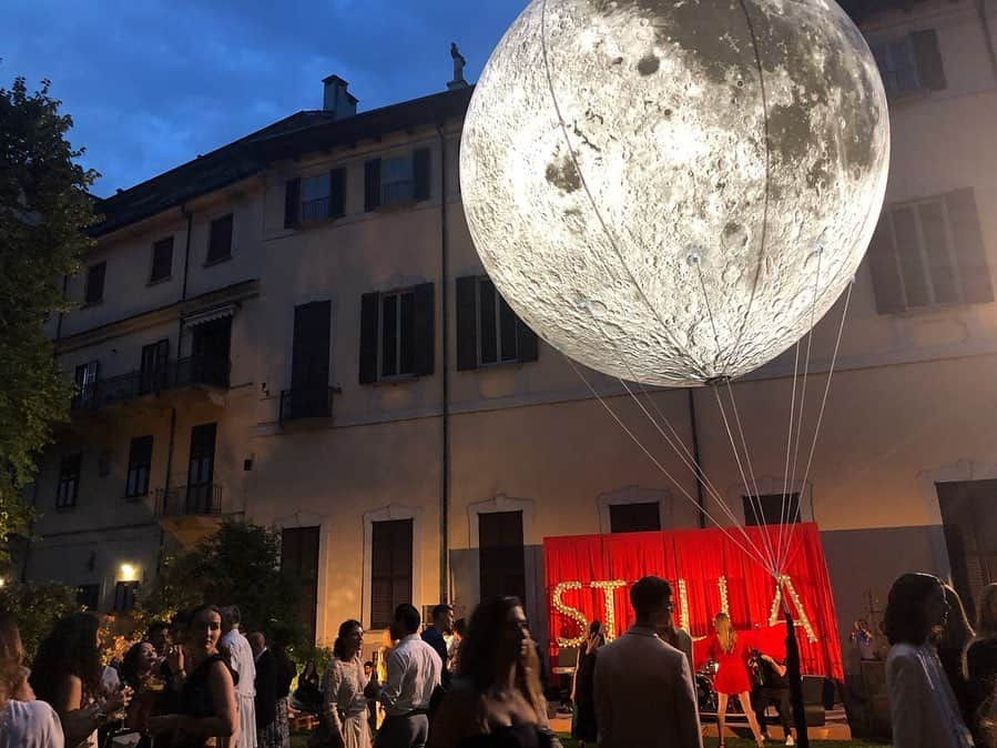 Taki Tanakaさんのインスタグラム写真 - (Taki TanakaInstagram)「#stellamccartney in #milan 2020春夏#ステラマッカートニー PREコレクションのインスタレーションと共にたくさんの大切なメッセージが発信されていました。 5枚目の写真は阪急チームとステラを囲んで記念撮影  #♥️ #❤️🌏 #MORELIFE #HOPEFUL #tripstagram  #buyingtrip #milano #day12 @stellamccartney」6月15日 23時01分 - tanakataki