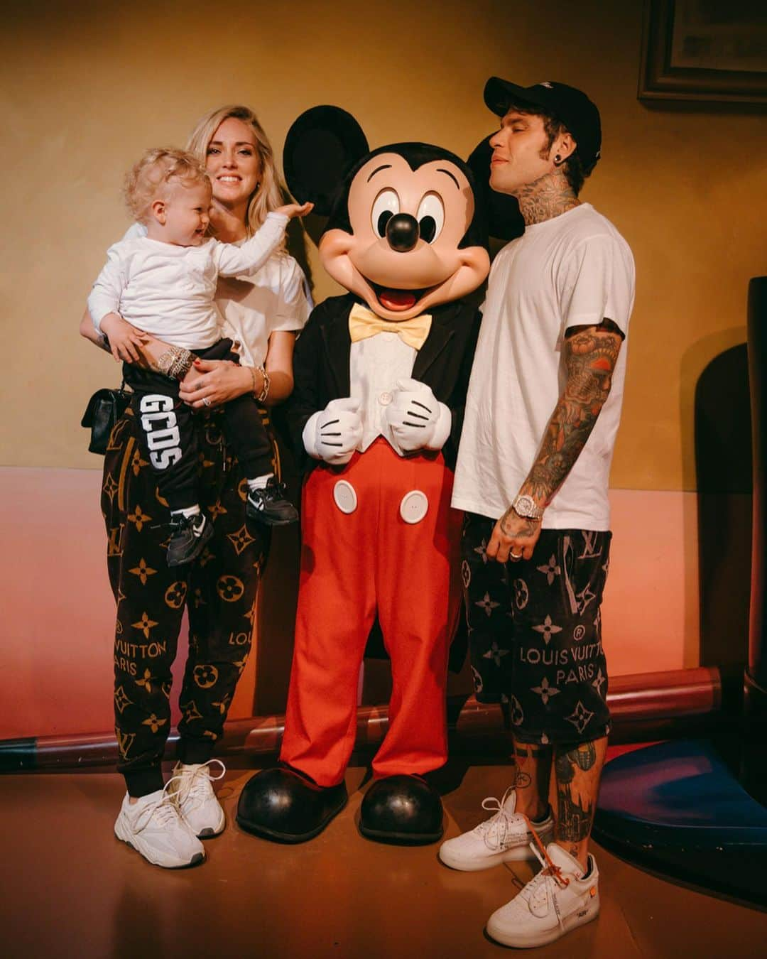 フェデスさんのインスタグラム写真 - (フェデスInstagram)「la prima volta a Disneyland con voi ❤️😜🤟🏻」6月15日 23時14分 - fedez