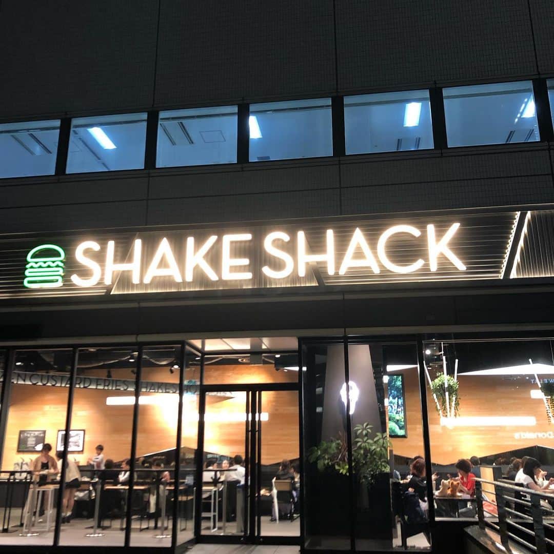 椎名ユリアさんのインスタグラム写真 - (椎名ユリアInstagram)「* はじめてシリーズ . #一風堂  #shakeshack  #どちらも美味しかった」6月15日 23時06分 - yranmaru