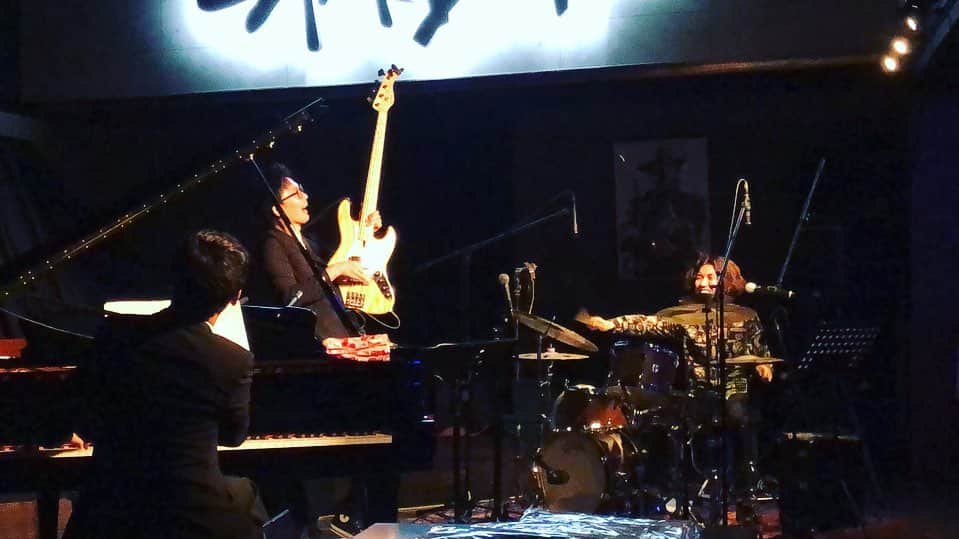小田和奏さんのインスタグラム写真 - (小田和奏Instagram)「今夜は仙台Live Dome StardustにてCoda Piano Trioお届けしました。 雨の中お集まりの皆様ありがとうございました。 流石の盛り上がりでしたね。 なんだか今日はずっと笑ってプレイしてた気がします。こんな瞬間がたまらん。 さあ、旅は千秋楽の6/23渋谷公演のみ！まだまだ高めていきます。」6月15日 23時11分 - kazusou