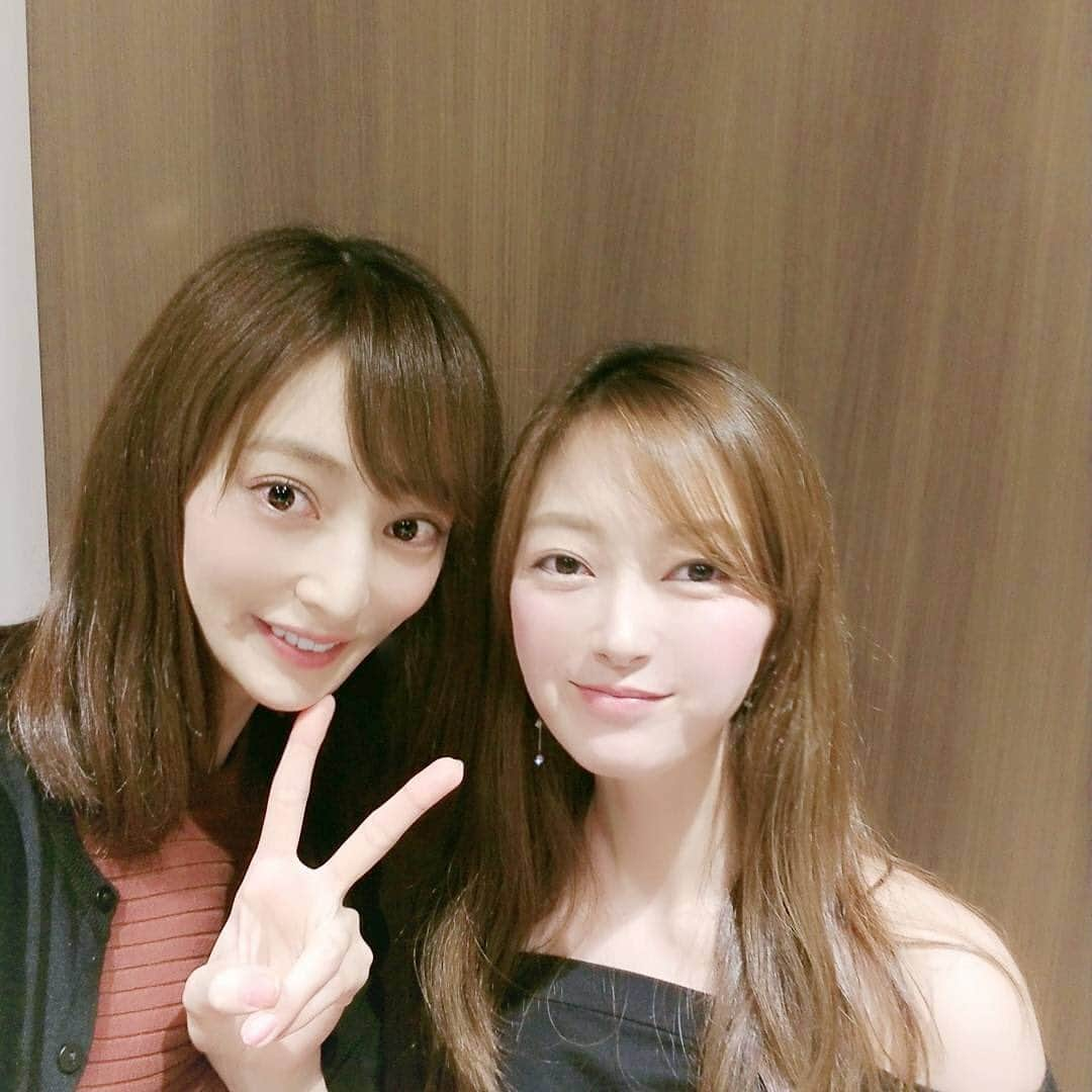 山下莉奈さんのインスタグラム写真 - (山下莉奈Instagram)「話して話して食べて🍽楽しかったなぁー😋 ってかこの写メ…色白いしもはや私ではない🙋‍♀️w  でもいつも撮ってくれてありがと😍💕」6月15日 23時18分 - rinayamashita