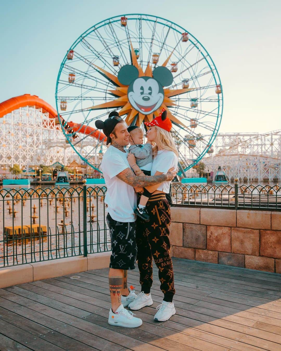 キアラ・フェラーニさんのインスタグラム写真 - (キアラ・フェラーニInstagram)「Disneyland day with the family 🥰 #TheFerragnez Pics by @tadyellow」6月15日 23時19分 - chiaraferragni