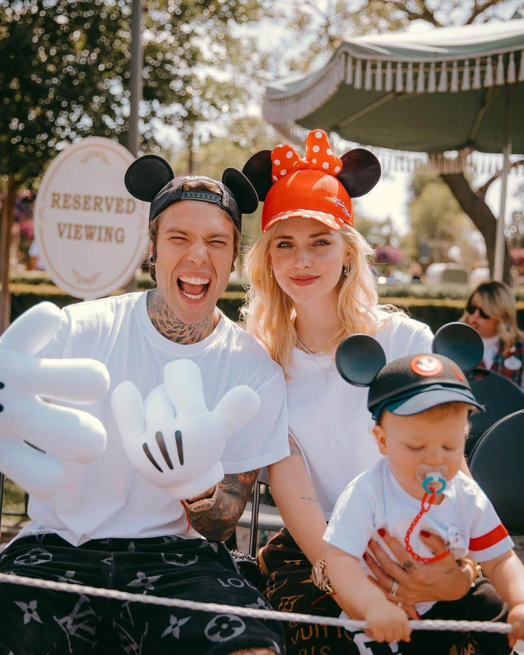 キアラ・フェラーニさんのインスタグラム写真 - (キアラ・フェラーニInstagram)「Disneyland day with the family 🥰 #TheFerragnez Pics by @tadyellow」6月15日 23時19分 - chiaraferragni