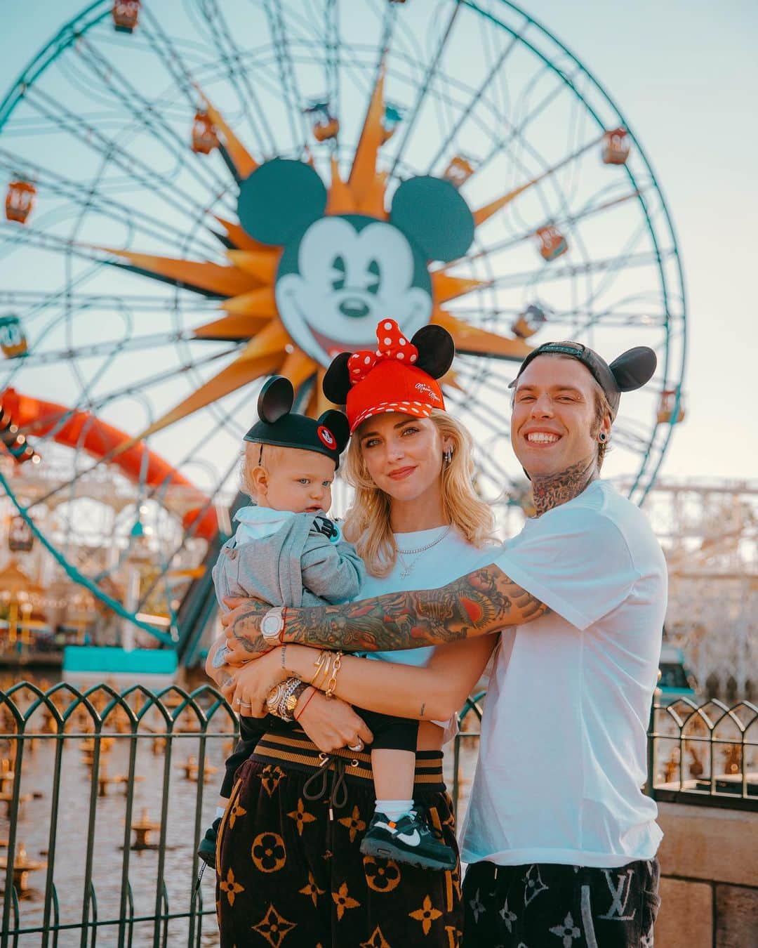 キアラ・フェラーニさんのインスタグラム写真 - (キアラ・フェラーニInstagram)「Disneyland day with the family 🥰 #TheFerragnez Pics by @tadyellow」6月15日 23時19分 - chiaraferragni