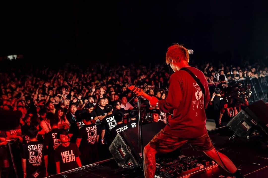 SHADOWSさんのインスタグラム写真 - (SHADOWSInstagram)「‪SATANIC CARNIVAL ‘19ありがとうございました！！‬ ‪自分達のスタイルを理解してくれ、場所を提供してくれるPIZZA OF DEATHに本当に感謝です！‬ ‪そしてEVIL STAGEに来てくれたみんな、BUILDゲットしてくれた人、最高です！‬ ‪📸by @TAKA_tallman ‬ ‪#ShadowsJapan #サタニック #BUILD ‬」6月15日 23時32分 - shadows_japan