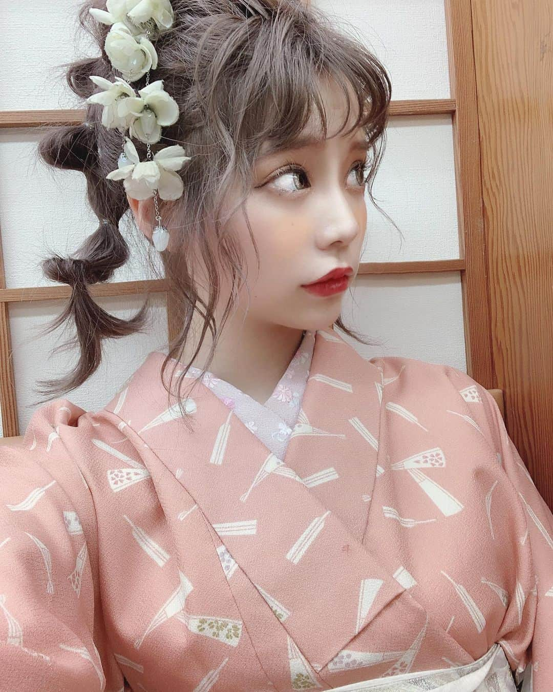 林田沙綾さんのインスタグラム写真 - (林田沙綾Instagram)「♡ ヘアアレンジは自分でしたよ💕 ただポニーテールして ヘアゴムでたくさん結んで くしゅくしゅしただけ！簡単だよ❤︎ ： #京都#京都旅行#ヘアアレンジ#京都着物レンタル #健仁寺#着物」6月15日 14時52分 - saaya.xoxo