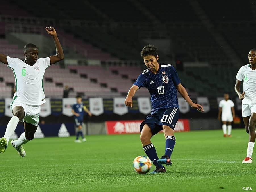 日本サッカー協会さんのインスタグラム写真 - (日本サッカー協会Instagram)「📸Match Photos②﻿ ・﻿ U-16日本代表は「U-16 インターナショナルドリームカップ2019 JAPAN presented by 朝日新聞」の第2戦、U-16ナイジェリア代表との試合に臨みました。 ﻿ ・﻿ 前半を1-1で折り返すと、後半、日本がボールを保持しながらチャンスを伺います。50分、再び勝島新之助選手がアタッキングゾーンでボールを受けると、相手を一人交わし、最後はGKの位置を見て冷静にゴールを決め、再び日本がリードします。﻿ ・﻿ 直後の53分、諏訪間幸成選手がコーナーキックをヘディングで合わせて3-1とリードを広げ、85分には、勝島新之助選手が3点目を決め、4-1で試合終了、U-16日本代表が勝利しました。 ﻿ ・﻿ 次戦、U-16日本代表は 16日(日)に優勝をかけ、U-16メキシコ代表と対戦します。 ﻿ ・﻿ 🏆U-16インターナショナルドリームカップ2019 JAPAN presented by 朝日新聞﻿ 🆚U-16ナイジェリア代表🇳🇬﻿ 📍ユアテックスタジアム仙台﻿ 🎫入場無料！﻿ 📺スカパー！　/　JFATV﻿ ・﻿ GK	1 #田中春希﻿ DF	4 #波本頼　→ 42' 2 #諏訪間幸成﻿ DF	5 #大迫蒼人﻿ DF	13 #森田翔 (Cap.) DF	17 #工藤孝太 ﻿ MF	6 #東廉 → 67' 15 #中村仁郎 ﻿ MF	8 #三木仁太 → 86' 3 #松木玖生 ﻿ MF	16 #山崎太新 → 67' 7 #豊田晃大 ﻿ FW	9 #勝島新之助 ﻿ FW	10 #千葉寛汰 → 75' 18 #河野孝汰 ﻿ FW	11 #原直生 → HT' 14 #山根陸 ﻿ ・﻿ #daihyo #jfa」6月15日 15時05分 - japanfootballassociation
