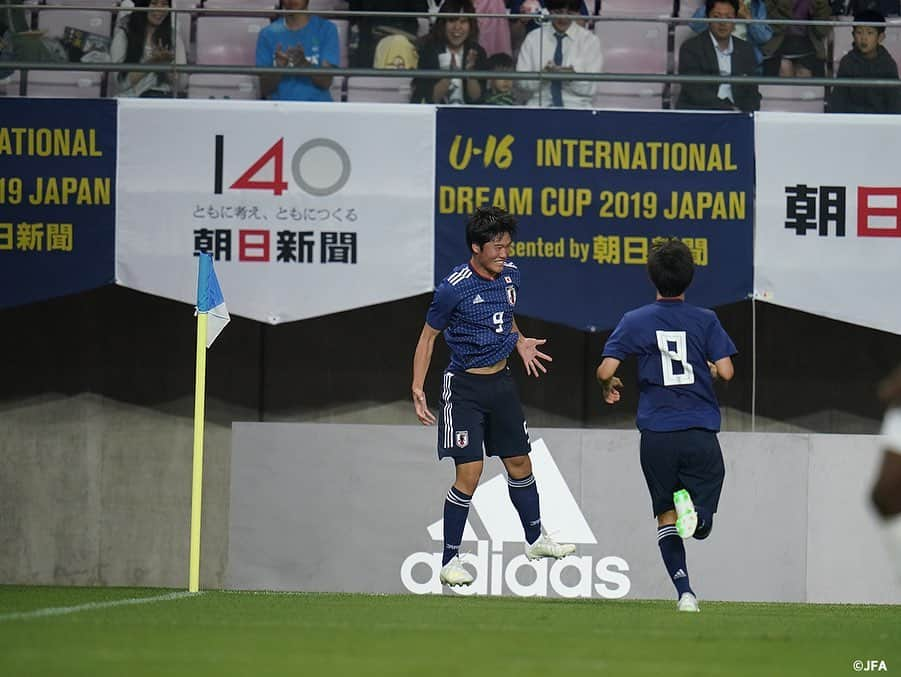 日本サッカー協会さんのインスタグラム写真 - (日本サッカー協会Instagram)「📸Match Photos②﻿ ・﻿ U-16日本代表は「U-16 インターナショナルドリームカップ2019 JAPAN presented by 朝日新聞」の第2戦、U-16ナイジェリア代表との試合に臨みました。 ﻿ ・﻿ 前半を1-1で折り返すと、後半、日本がボールを保持しながらチャンスを伺います。50分、再び勝島新之助選手がアタッキングゾーンでボールを受けると、相手を一人交わし、最後はGKの位置を見て冷静にゴールを決め、再び日本がリードします。﻿ ・﻿ 直後の53分、諏訪間幸成選手がコーナーキックをヘディングで合わせて3-1とリードを広げ、85分には、勝島新之助選手が3点目を決め、4-1で試合終了、U-16日本代表が勝利しました。 ﻿ ・﻿ 次戦、U-16日本代表は 16日(日)に優勝をかけ、U-16メキシコ代表と対戦します。 ﻿ ・﻿ 🏆U-16インターナショナルドリームカップ2019 JAPAN presented by 朝日新聞﻿ 🆚U-16ナイジェリア代表🇳🇬﻿ 📍ユアテックスタジアム仙台﻿ 🎫入場無料！﻿ 📺スカパー！　/　JFATV﻿ ・﻿ GK	1 #田中春希﻿ DF	4 #波本頼　→ 42' 2 #諏訪間幸成﻿ DF	5 #大迫蒼人﻿ DF	13 #森田翔 (Cap.) DF	17 #工藤孝太 ﻿ MF	6 #東廉 → 67' 15 #中村仁郎 ﻿ MF	8 #三木仁太 → 86' 3 #松木玖生 ﻿ MF	16 #山崎太新 → 67' 7 #豊田晃大 ﻿ FW	9 #勝島新之助 ﻿ FW	10 #千葉寛汰 → 75' 18 #河野孝汰 ﻿ FW	11 #原直生 → HT' 14 #山根陸 ﻿ ・﻿ #daihyo #jfa」6月15日 15時05分 - japanfootballassociation