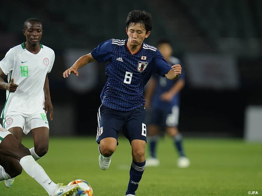 日本サッカー協会さんのインスタグラム写真 - (日本サッカー協会Instagram)「📸Match Photos②﻿ ・﻿ U-16日本代表は「U-16 インターナショナルドリームカップ2019 JAPAN presented by 朝日新聞」の第2戦、U-16ナイジェリア代表との試合に臨みました。 ﻿ ・﻿ 前半を1-1で折り返すと、後半、日本がボールを保持しながらチャンスを伺います。50分、再び勝島新之助選手がアタッキングゾーンでボールを受けると、相手を一人交わし、最後はGKの位置を見て冷静にゴールを決め、再び日本がリードします。﻿ ・﻿ 直後の53分、諏訪間幸成選手がコーナーキックをヘディングで合わせて3-1とリードを広げ、85分には、勝島新之助選手が3点目を決め、4-1で試合終了、U-16日本代表が勝利しました。 ﻿ ・﻿ 次戦、U-16日本代表は 16日(日)に優勝をかけ、U-16メキシコ代表と対戦します。 ﻿ ・﻿ 🏆U-16インターナショナルドリームカップ2019 JAPAN presented by 朝日新聞﻿ 🆚U-16ナイジェリア代表🇳🇬﻿ 📍ユアテックスタジアム仙台﻿ 🎫入場無料！﻿ 📺スカパー！　/　JFATV﻿ ・﻿ GK	1 #田中春希﻿ DF	4 #波本頼　→ 42' 2 #諏訪間幸成﻿ DF	5 #大迫蒼人﻿ DF	13 #森田翔 (Cap.) DF	17 #工藤孝太 ﻿ MF	6 #東廉 → 67' 15 #中村仁郎 ﻿ MF	8 #三木仁太 → 86' 3 #松木玖生 ﻿ MF	16 #山崎太新 → 67' 7 #豊田晃大 ﻿ FW	9 #勝島新之助 ﻿ FW	10 #千葉寛汰 → 75' 18 #河野孝汰 ﻿ FW	11 #原直生 → HT' 14 #山根陸 ﻿ ・﻿ #daihyo #jfa」6月15日 15時05分 - japanfootballassociation