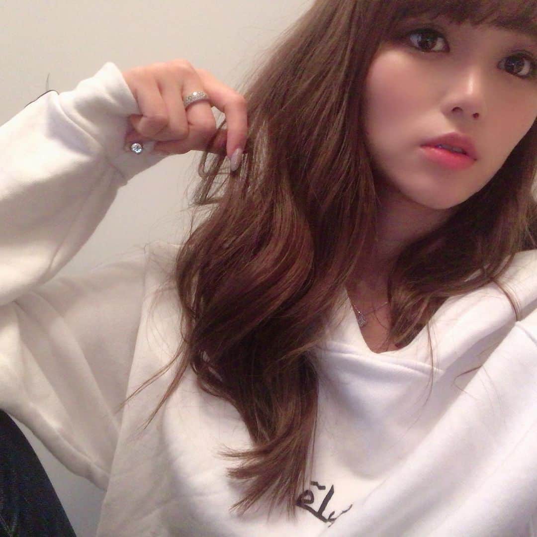 のインスタグラム：「⋆* 久しぶりに東京🗼 美容室。 きいが美容室行く時って9割雨☔ 2年に1回くらいしか晴れてない気がする笑」