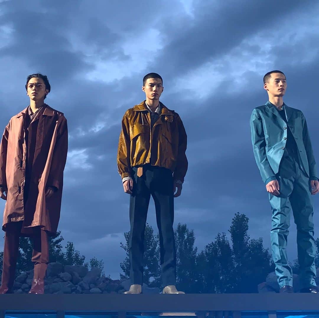 スコット・シューマンのインスタグラム：「Milan starts strong with @zegnaofficial show in an incredible abandoned factory on the edge of the city! Bravo @alessandrosartoriofficial」