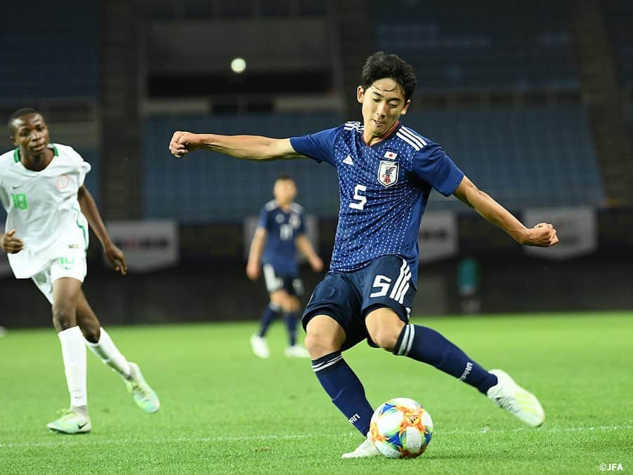 日本サッカー協会さんのインスタグラム写真 - (日本サッカー協会Instagram)「📸Match Photos①﻿ ・﻿ U-16日本代表は「U-16 インターナショナルドリームカップ2019 JAPAN presented by 朝日新聞」の第2戦、U-16ナイジェリア代表との試合に臨みました。 ﻿ ・﻿ 前半を1-1で折り返すと、後半、日本がボールを保持しながらチャンスを伺います。50分、再び勝島新之助選手がアタッキングゾーンでボールを受けると、相手を一人交わし、最後はGKの位置を見て冷静にゴールを決め、再び日本がリードします。﻿ ・﻿ 直後の53分、諏訪間幸成選手がコーナーキックをヘディングで合わせて3-1とリードを広げ、85分には、勝島新之助選手が3点目を決め、4-1で試合終了、U-16日本代表が勝利しました。 ﻿ ・﻿ 次戦、U-16日本代表は 16日(日)に優勝をかけ、U-16メキシコ代表と対戦します。 ﻿ ・﻿ 🏆U-16インターナショナルドリームカップ2019 JAPAN presented by 朝日新聞﻿ 🆚U-16ナイジェリア代表🇳🇬﻿ 📍ユアテックスタジアム仙台﻿ 🎫入場無料！﻿ 📺スカパー！　/　JFATV﻿ ・﻿ GK	1 #田中春希﻿ DF	4 #波本頼　→ 42' 2 #諏訪間幸成﻿ DF	5 #大迫蒼人﻿ DF	13 #森田翔 (Cap.) DF	17 #工藤孝太 ﻿ MF	6 #東廉 → 67' 15 #中村仁郎 ﻿ MF	8 #三木仁太 → 86' 3 #松木玖生 ﻿ MF	16 #山崎太新 → 67' 7 #豊田晃大 ﻿ FW	9 #勝島新之助 ﻿ FW	10 #千葉寛汰 → 75' 18 #河野孝汰 ﻿ FW	11 #原直生 → HT' 14 #山根陸 ﻿ ・﻿ #daihyo #jfa」6月15日 15時03分 - japanfootballassociation