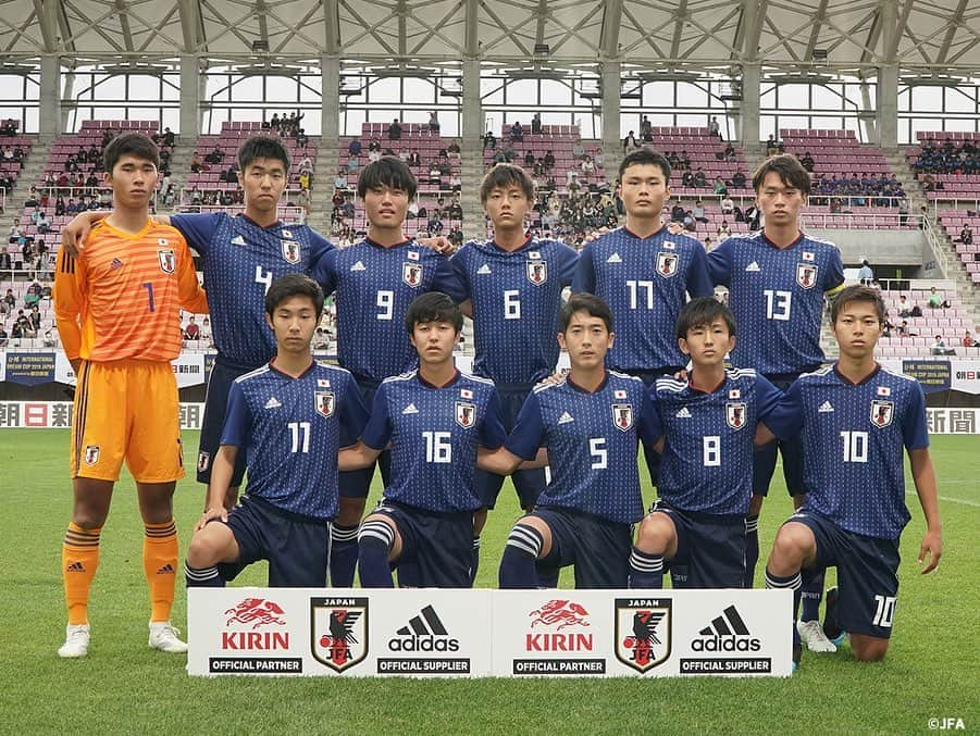 日本サッカー協会さんのインスタグラム写真 - (日本サッカー協会Instagram)「📸Match Photos①﻿ ・﻿ U-16日本代表は「U-16 インターナショナルドリームカップ2019 JAPAN presented by 朝日新聞」の第2戦、U-16ナイジェリア代表との試合に臨みました。 ﻿ ・﻿ 前半を1-1で折り返すと、後半、日本がボールを保持しながらチャンスを伺います。50分、再び勝島新之助選手がアタッキングゾーンでボールを受けると、相手を一人交わし、最後はGKの位置を見て冷静にゴールを決め、再び日本がリードします。﻿ ・﻿ 直後の53分、諏訪間幸成選手がコーナーキックをヘディングで合わせて3-1とリードを広げ、85分には、勝島新之助選手が3点目を決め、4-1で試合終了、U-16日本代表が勝利しました。 ﻿ ・﻿ 次戦、U-16日本代表は 16日(日)に優勝をかけ、U-16メキシコ代表と対戦します。 ﻿ ・﻿ 🏆U-16インターナショナルドリームカップ2019 JAPAN presented by 朝日新聞﻿ 🆚U-16ナイジェリア代表🇳🇬﻿ 📍ユアテックスタジアム仙台﻿ 🎫入場無料！﻿ 📺スカパー！　/　JFATV﻿ ・﻿ GK	1 #田中春希﻿ DF	4 #波本頼　→ 42' 2 #諏訪間幸成﻿ DF	5 #大迫蒼人﻿ DF	13 #森田翔 (Cap.) DF	17 #工藤孝太 ﻿ MF	6 #東廉 → 67' 15 #中村仁郎 ﻿ MF	8 #三木仁太 → 86' 3 #松木玖生 ﻿ MF	16 #山崎太新 → 67' 7 #豊田晃大 ﻿ FW	9 #勝島新之助 ﻿ FW	10 #千葉寛汰 → 75' 18 #河野孝汰 ﻿ FW	11 #原直生 → HT' 14 #山根陸 ﻿ ・﻿ #daihyo #jfa」6月15日 15時03分 - japanfootballassociation