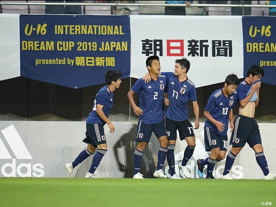 日本サッカー協会さんのインスタグラム写真 - (日本サッカー協会Instagram)「📸Match Photos①﻿ ・﻿ U-16日本代表は「U-16 インターナショナルドリームカップ2019 JAPAN presented by 朝日新聞」の第2戦、U-16ナイジェリア代表との試合に臨みました。 ﻿ ・﻿ 前半を1-1で折り返すと、後半、日本がボールを保持しながらチャンスを伺います。50分、再び勝島新之助選手がアタッキングゾーンでボールを受けると、相手を一人交わし、最後はGKの位置を見て冷静にゴールを決め、再び日本がリードします。﻿ ・﻿ 直後の53分、諏訪間幸成選手がコーナーキックをヘディングで合わせて3-1とリードを広げ、85分には、勝島新之助選手が3点目を決め、4-1で試合終了、U-16日本代表が勝利しました。 ﻿ ・﻿ 次戦、U-16日本代表は 16日(日)に優勝をかけ、U-16メキシコ代表と対戦します。 ﻿ ・﻿ 🏆U-16インターナショナルドリームカップ2019 JAPAN presented by 朝日新聞﻿ 🆚U-16ナイジェリア代表🇳🇬﻿ 📍ユアテックスタジアム仙台﻿ 🎫入場無料！﻿ 📺スカパー！　/　JFATV﻿ ・﻿ GK	1 #田中春希﻿ DF	4 #波本頼　→ 42' 2 #諏訪間幸成﻿ DF	5 #大迫蒼人﻿ DF	13 #森田翔 (Cap.) DF	17 #工藤孝太 ﻿ MF	6 #東廉 → 67' 15 #中村仁郎 ﻿ MF	8 #三木仁太 → 86' 3 #松木玖生 ﻿ MF	16 #山崎太新 → 67' 7 #豊田晃大 ﻿ FW	9 #勝島新之助 ﻿ FW	10 #千葉寛汰 → 75' 18 #河野孝汰 ﻿ FW	11 #原直生 → HT' 14 #山根陸 ﻿ ・﻿ #daihyo #jfa」6月15日 15時03分 - japanfootballassociation