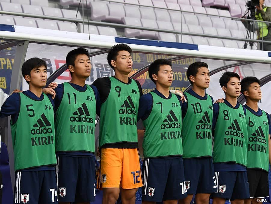 日本サッカー協会さんのインスタグラム写真 - (日本サッカー協会Instagram)「📸Match Photos①﻿ ・﻿ U-16日本代表は「U-16 インターナショナルドリームカップ2019 JAPAN presented by 朝日新聞」の第2戦、U-16ナイジェリア代表との試合に臨みました。 ﻿ ・﻿ 前半を1-1で折り返すと、後半、日本がボールを保持しながらチャンスを伺います。50分、再び勝島新之助選手がアタッキングゾーンでボールを受けると、相手を一人交わし、最後はGKの位置を見て冷静にゴールを決め、再び日本がリードします。﻿ ・﻿ 直後の53分、諏訪間幸成選手がコーナーキックをヘディングで合わせて3-1とリードを広げ、85分には、勝島新之助選手が3点目を決め、4-1で試合終了、U-16日本代表が勝利しました。 ﻿ ・﻿ 次戦、U-16日本代表は 16日(日)に優勝をかけ、U-16メキシコ代表と対戦します。 ﻿ ・﻿ 🏆U-16インターナショナルドリームカップ2019 JAPAN presented by 朝日新聞﻿ 🆚U-16ナイジェリア代表🇳🇬﻿ 📍ユアテックスタジアム仙台﻿ 🎫入場無料！﻿ 📺スカパー！　/　JFATV﻿ ・﻿ GK	1 #田中春希﻿ DF	4 #波本頼　→ 42' 2 #諏訪間幸成﻿ DF	5 #大迫蒼人﻿ DF	13 #森田翔 (Cap.) DF	17 #工藤孝太 ﻿ MF	6 #東廉 → 67' 15 #中村仁郎 ﻿ MF	8 #三木仁太 → 86' 3 #松木玖生 ﻿ MF	16 #山崎太新 → 67' 7 #豊田晃大 ﻿ FW	9 #勝島新之助 ﻿ FW	10 #千葉寛汰 → 75' 18 #河野孝汰 ﻿ FW	11 #原直生 → HT' 14 #山根陸 ﻿ ・﻿ #daihyo #jfa」6月15日 15時03分 - japanfootballassociation