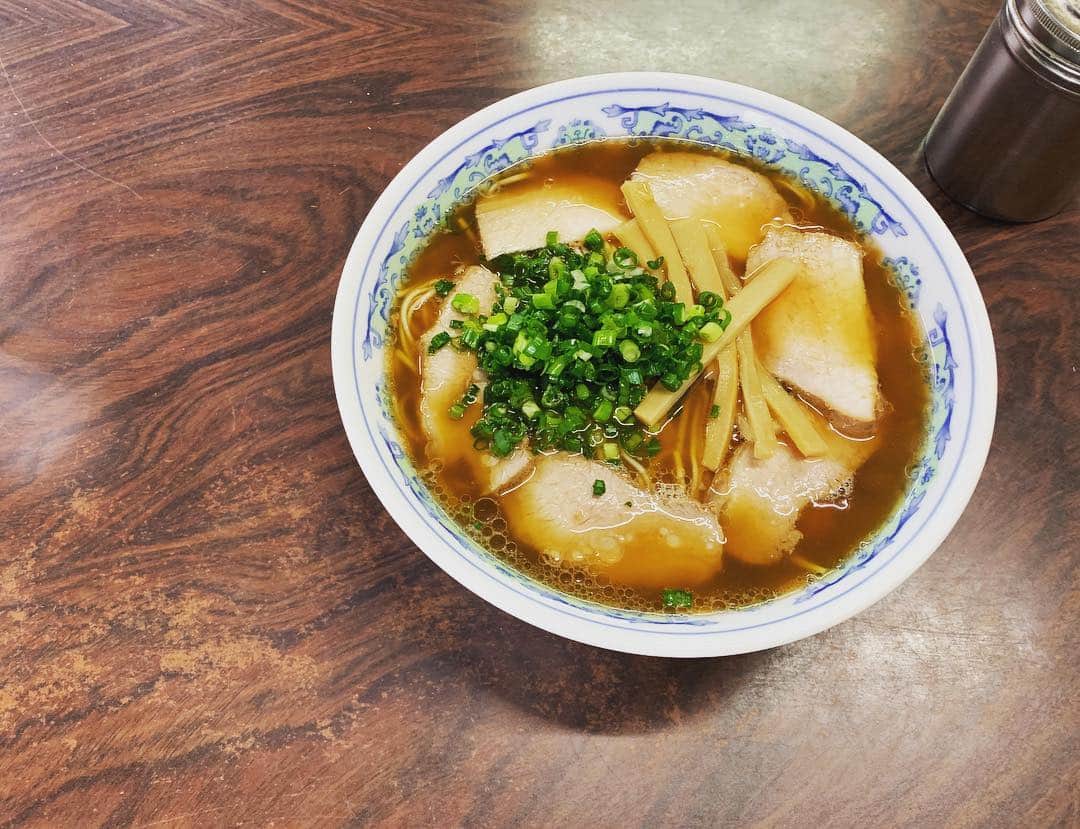 神谷洵平さんのインスタグラム写真 - (神谷洵平Instagram)「実家に1泊。いつものラーメンを食べてから帰り支度をするのが毎回恒例。 いつ来てもここが1番です🍜 #北京屋」6月15日 15時21分 - junpeikamiya
