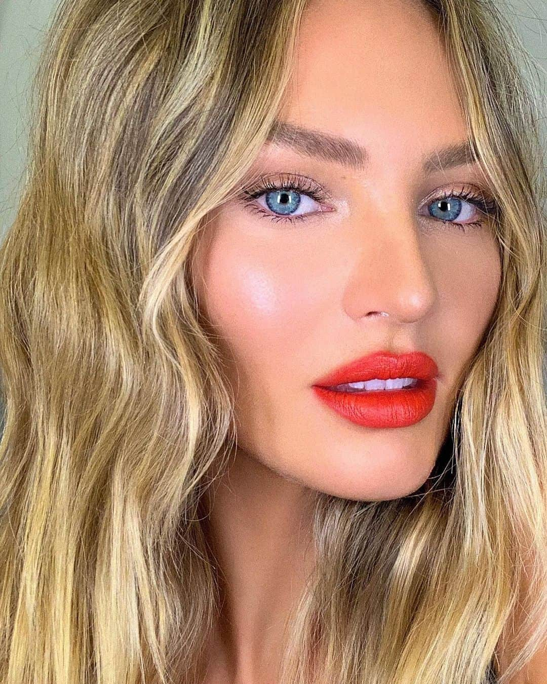 Carolina Gonzalezさんのインスタグラム写真 - (Carolina GonzalezInstagram)「♥️CANDICE💄 @angelcandices #hair @daniellepriano #makeupCarolinaGonzalez #CandiceSwanepoel #throwback #CGonzalezBeauty #redlips #red #lips #mattelipstick」6月15日 15時22分 - cgonzalezbeauty