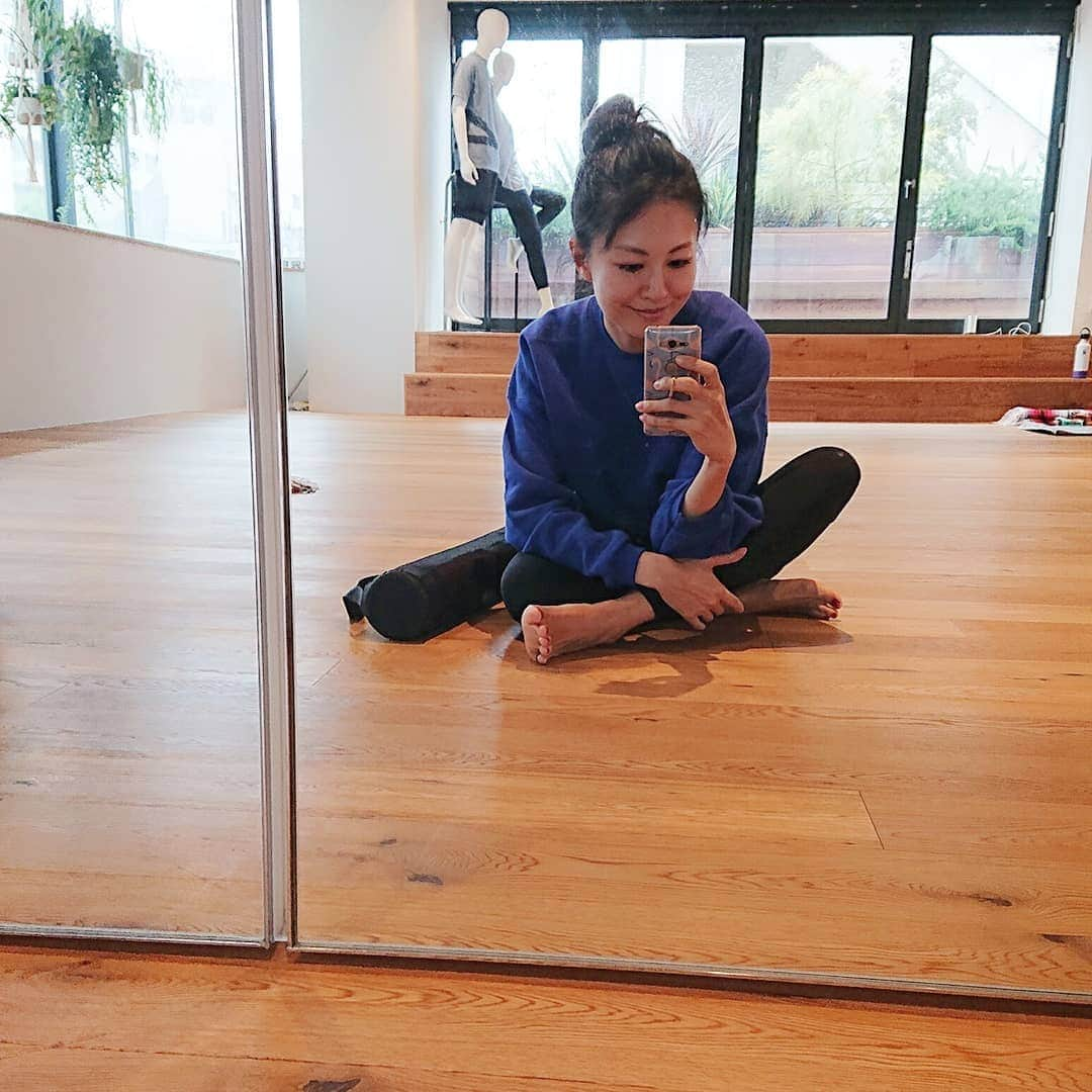 園原ゆかりさんのインスタグラム写真 - (園原ゆかりInstagram)「weekend yoga♡♡ #yoga #yogagirl #exercise #workout #gym #selfie #healthy #life #studio #fitness #bodymake #shape #fit #nomakeup #tokyomodel #tokyo #model #🇯🇵 #asiangirl #日式 #时装模特 #ヨガ #身体づくり #健康 #筋トレ #ワークアウト #ご自愛 #ヨガウェア #ストレッチ」6月15日 15時15分 - yucari0108