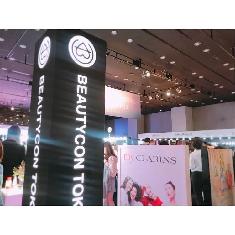 大谷朋子さんのインスタグラム写真 - (大谷朋子Instagram)「♡ * ベルサール渋谷ガーデンで開催中の 『BEAUTYCON TOKYO(@beautycon)』へ 行ってきました◡̈♪ * LA発の世界最大級の美容フェスティバル♡ ということで、たくさんの方で賑わっていました！ * 今回の日本初開催は『SPACE』をコンセプトとし、 日本を起点とした世界のビューティートレンドに触れることができる参加型のイベント♡ * @celvoke.jp のブースでリップをお試ししたり、 化粧品ブランドのブースがたくさんあって、 最新のビューティートレンドがキャッチできます♪ * 大好きなマイクロパッチの @spatreatment.jp では、 クッションファンデーションをいただきました！ 使うの楽しみ♡ * イベントではお土産がもらえたり、 有名ヘアメイクアップアーティストのトークショーなども楽しめます♪ * 明日も開催しているので、美容好きの方、 ぜひ遊びに行ってみてくださいね✧ * * #beautycontokyo #PR #ビューティーコン #beautycon #beauty #美容 #美容好き #spatreatment #スパトリートメント  #スパトリ #渋谷 #shibuya #ベルサール渋谷ガーデン」6月15日 15時24分 - tomoko_ohtani