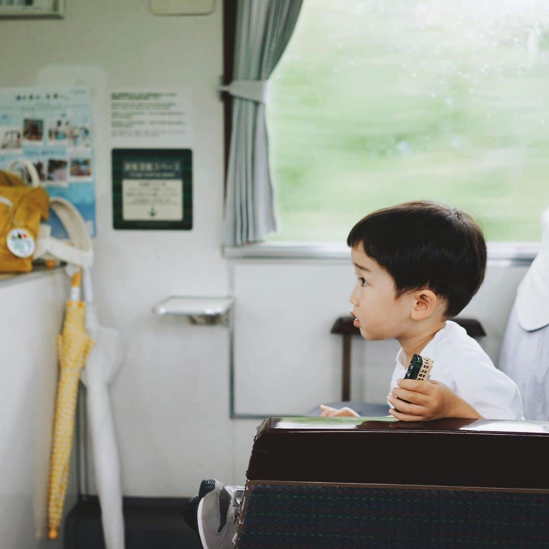 Takafumi Gotoのインスタグラム：「汽車に乗りたがってた季之介と2人で隣町まで鉄道の旅🚃」