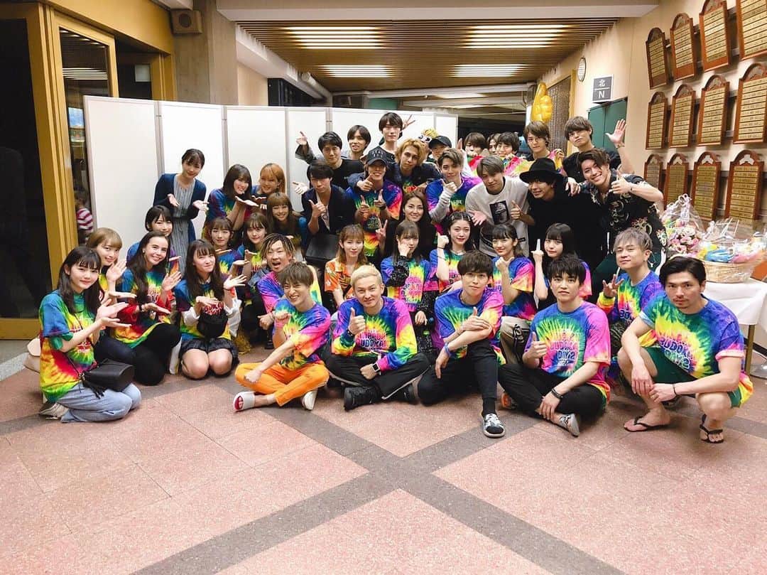 のインスタグラム：「昨日はLIVE DA PUMP 2019 THANX!!!!!!! FINAL 観に行かせて頂きました。 16年ぶりの武道館、ステージからみる景色最高だろうな。想像しただけで鳥肌です… そしてこれだけは言える。 新曲絶対バズる！！笑 刺激と感動のライブありがとうございました！  #dapump #live #final #team #rising」