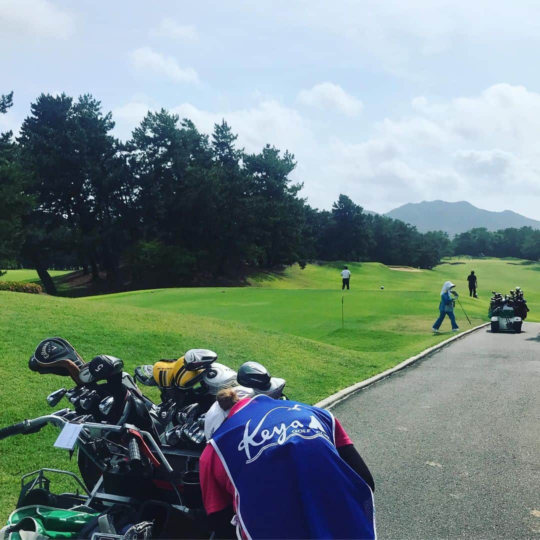 TOGGYさんのインスタグラム写真 - (TOGGYInstagram)「アフターランディックチャレンジ⛳️ グリーンもラフもそのままで、 雨上がりの今日の芥屋GCはなかなか手強い…。 日焼けしてます(笑)。 #toggy #itoshima #keya #golf #fukuoka #japan #bridgestonegolf」6月15日 15時40分 - dj_toggy