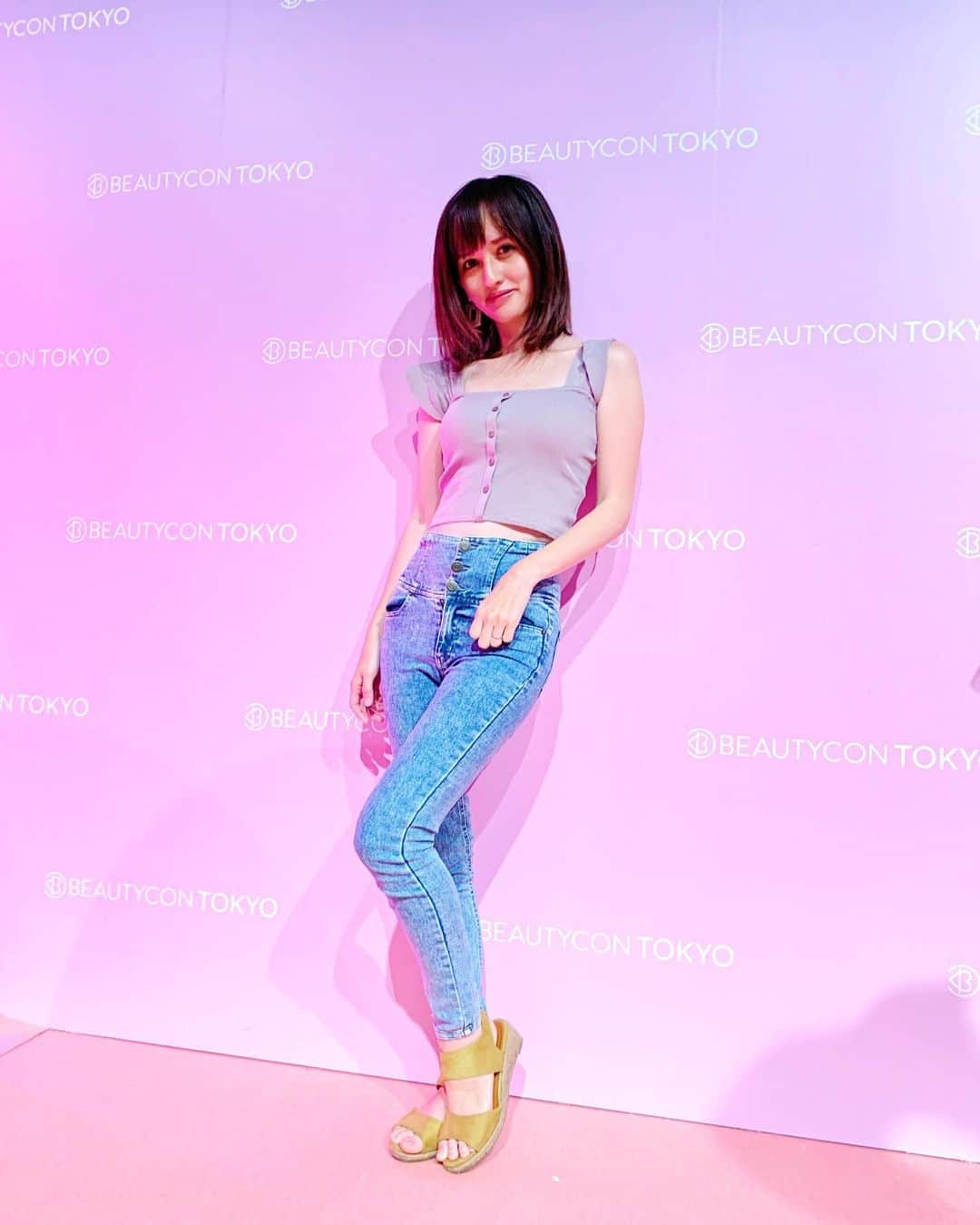 奥山絵里奈さんのインスタグラム写真 - (奥山絵里奈Instagram)「#LA 最大の#美容フェス #beautycon @beautycon が日本初上陸💄  今日明日と#ベルサール渋谷ガーデン にて開催ということで妹 @okuyama_kaori と参加してきました🥰  世界のトレンドを集めた様々な美容ブース、ヘアアレンジやタッチアップなどが出来て楽しめるイベントでした！ 試供品も沢山貰える💕  フォトスポットも沢山あってフォトジェニックな写真もあらゆるところで撮影出来ました💁‍♀️ お土産が豪華でした✨ 色々試してみるの楽しみだな😌  #ビューティーコン #美容イベント #lanvin #奥山姉妹 #ビューティイベント #beautycontokyo #モロッカンオイル #フォトジェニック#PR」6月15日 15時58分 - erinaokuyama