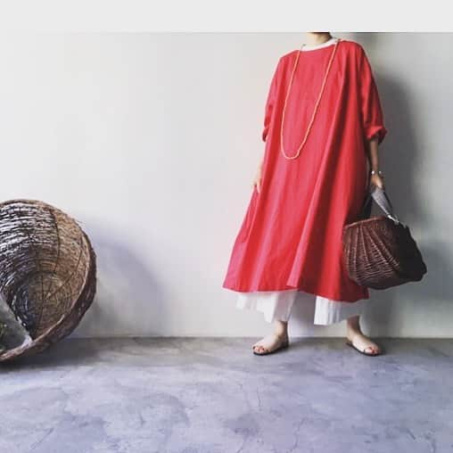 ロサモサさんのインスタグラム写真 - (ロサモサInstagram)「rosa mosa Delta basket bag @veritecoeur_shop , nicely coordinated with RED ~ #basketbag #basket #willow #basketry #fashionable #beachbag #shoppingbag #market #city #multipurpose #rosamosa #vienna #styling」6月15日 16時02分 - rosamosavienna