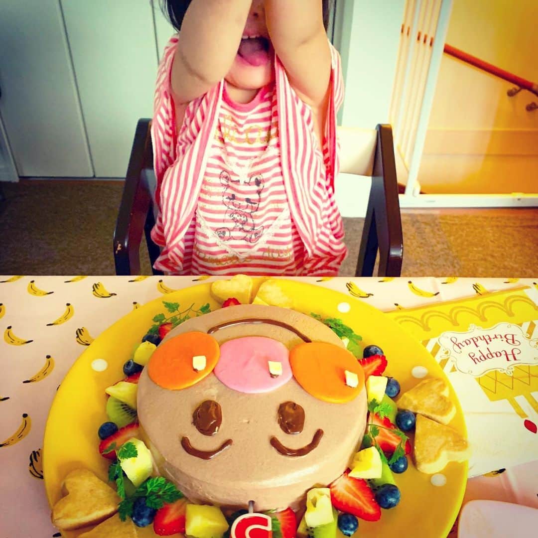 森崎友紀さんのインスタグラム写真 - (森崎友紀Instagram)「#森崎友紀#幼児食#料理#cooking#手作り#3歳#3歳の誕生日#誕生日ケーキ#幼児食レシピ#ケーキ#アンパンマン#アンパンマンケーキ#アンパンマンクッキー#3歳の誕生日ケーキ 娘は大喜びで良かったです(^^)」6月15日 16時15分 - morisakitchen