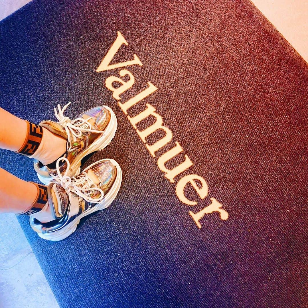 クリスティン・ウェイのインスタグラム：「Today’s shoes #maisonmargiela #sneaker #fendi #valmuer #omotesando #cafe #selectshop」