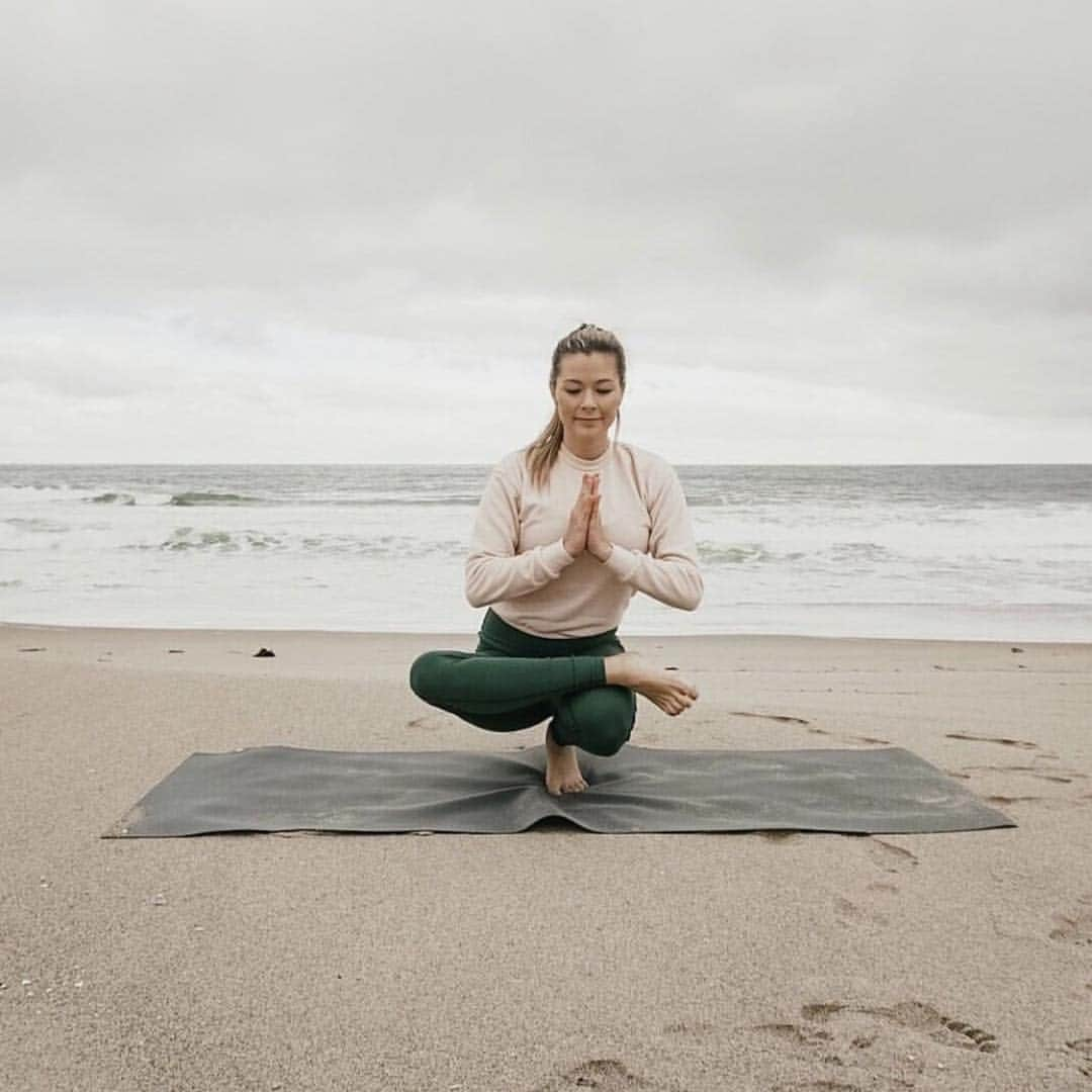 マンドゥカ 日本公式アカウントさんのインスタグラム写真 - (マンドゥカ 日本公式アカウントInstagram)「mandukaのtravel mat は、折り畳みが可能なのでビーチにも楽々持っていけます。 . . . これからのシーズンにぴったりなアイテムです。 . . . #manduka #yoga #mat #eko #supertravlmat #beach」6月15日 16時39分 - manduka_japan