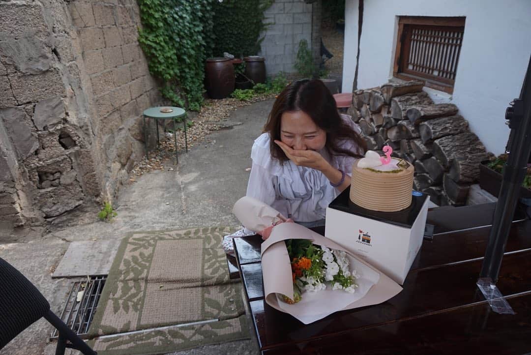 のインスタグラム：「우리 찌니 어니 생일 축하츅하츄 이젠 멈출 수가 없떠염 ❤️💵🛹💿👻😘💕🦋」
