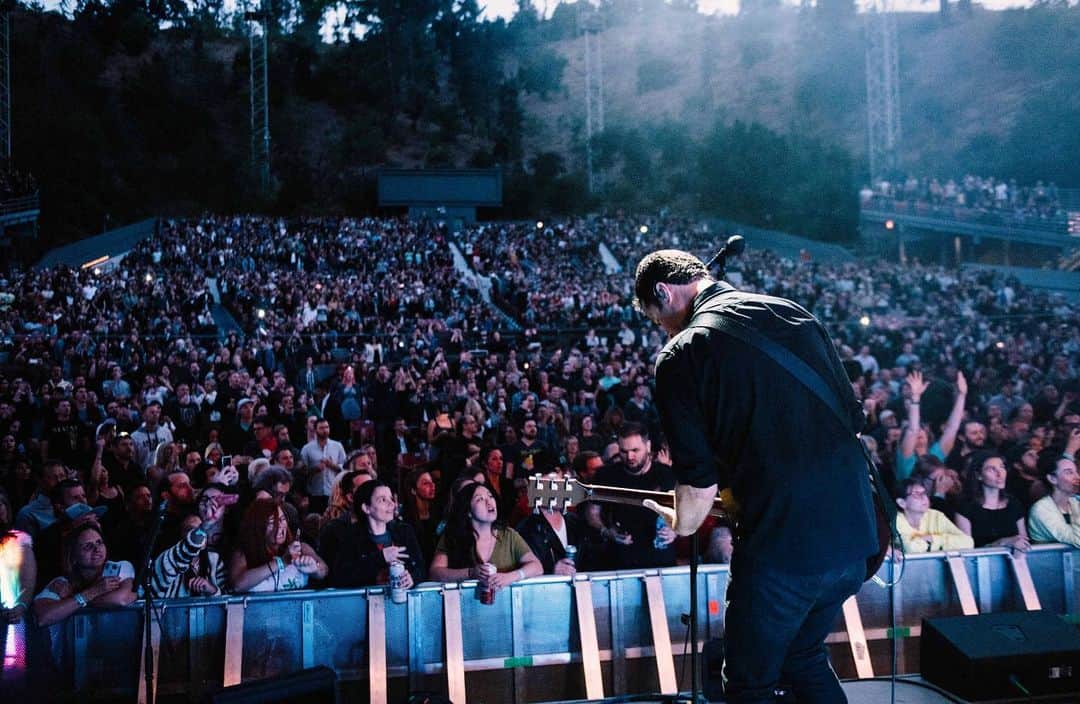 Jimmy Eat Worldさんのインスタグラム写真 - (Jimmy Eat WorldInstagram)「Thank you, L.A. What an incredible first night of the tour. @greek_theatre 📸 @ohalfin」6月15日 16時53分 - jimmyeatworld