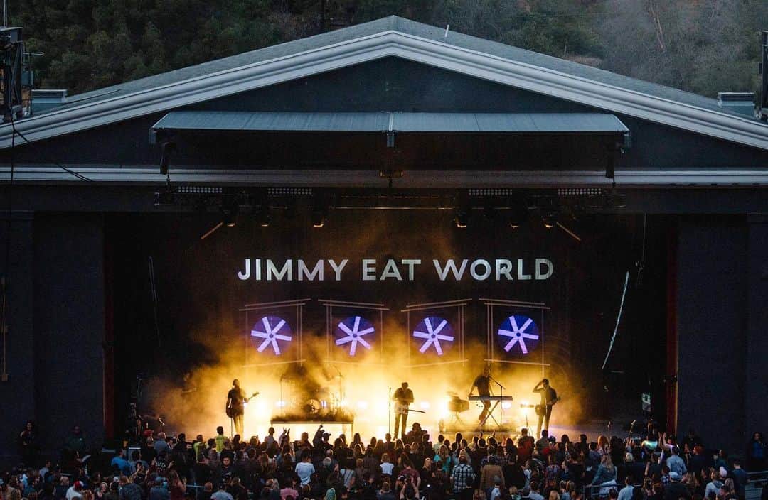 Jimmy Eat Worldさんのインスタグラム写真 - (Jimmy Eat WorldInstagram)「Thank you, L.A. What an incredible first night of the tour. @greek_theatre 📸 @ohalfin」6月15日 16時53分 - jimmyeatworld