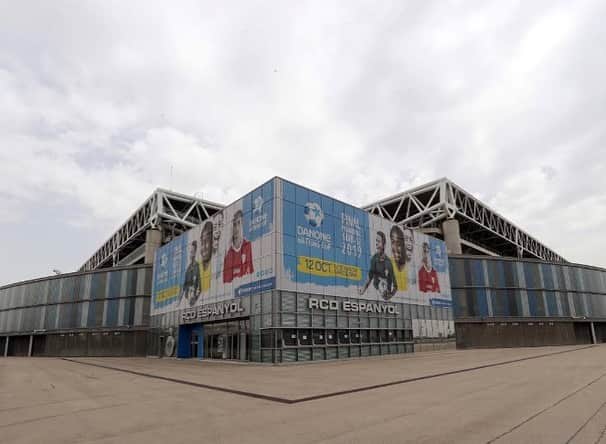 RCDエスパニョールさんのインスタグラム写真 - (RCDエスパニョールInstagram)「Heu vist com de bé ha quedat la nostra façana? ⚪🔵 - ¡Recordad que el RCDE Stadium es la sede de la final mundial de la @danonenationscup , que se celebrará el próximo 12 de octubre! ⚽ 👏 - #RCDE | #Volem | #EspanyoldeBarcelona」6月15日 17時07分 - rcdespanyol