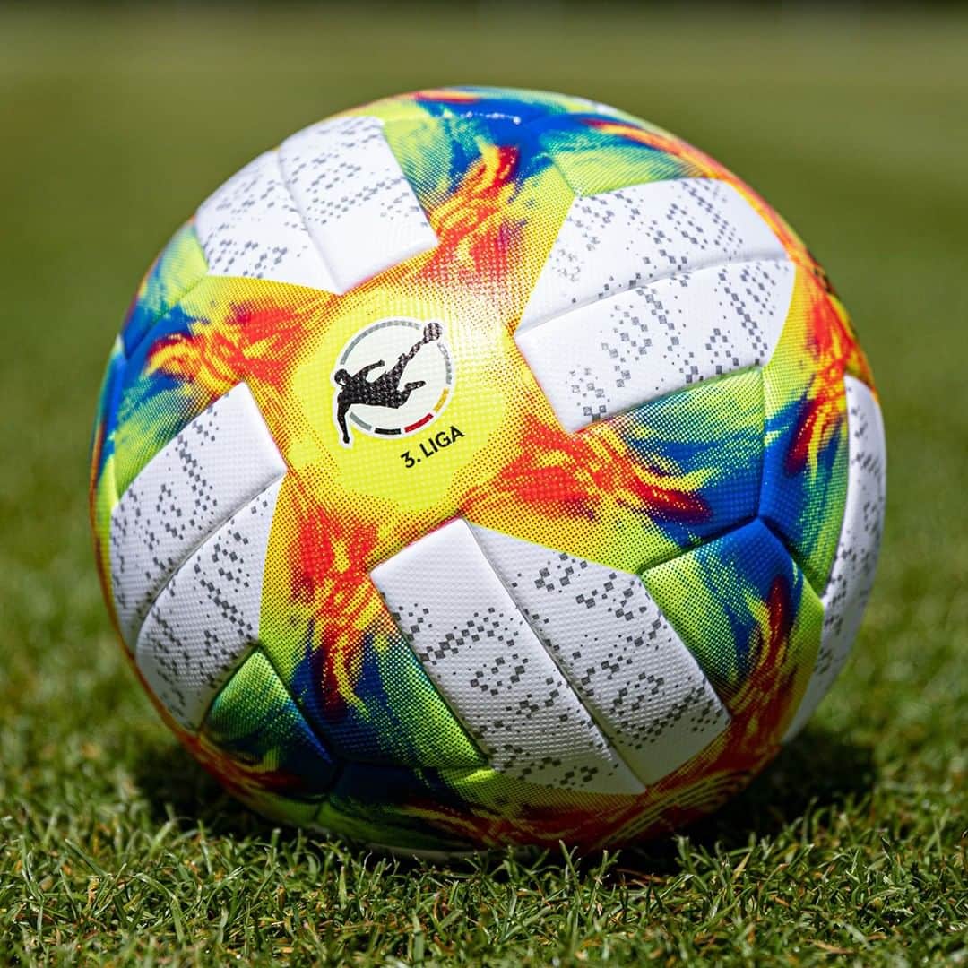 FCインゴルシュタット04さんのインスタグラム写真 - (FCインゴルシュタット04Instagram)「So sieht er aus ❗️⚽️👀 Der neue Spielball für die #Schanzer Saison in der @dfb_3liga heißt Conext 19 OMB & wird von @adidas_de produziert 👌 Was sagt ihr zum Design ⁉️🤔👍↔️👎 📸Foto: #DFL / @dfb_3liga . . . #FCIngolstadt #FCI #Ball #football #soccer #design #adidas #new #official #3Liga #Conext #Ingolstadt」6月15日 17時00分 - dieschanzer