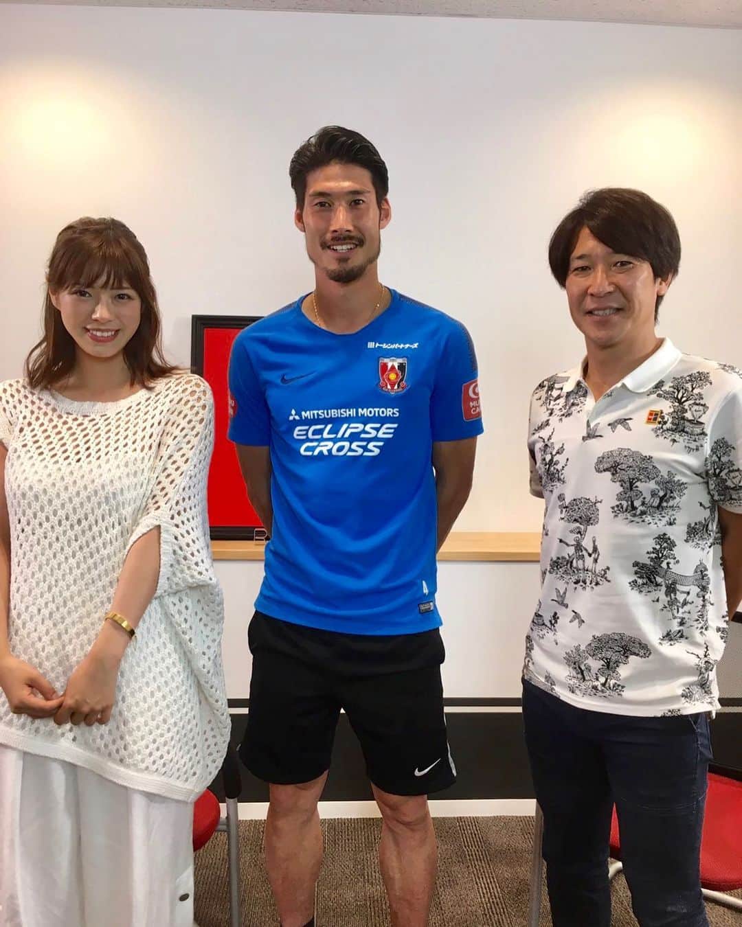 わちみなみのインスタグラム：「昨日の放送回のGGR﻿ 今年浦和レッズに新加入された﻿ 鈴木大輔選手のロングインタビュー﻿ させていただきました✨✨﻿ ﻿ 選手の方と試合後以外でおはなしする﻿ 機会は少ないので楽しみでした❗️﻿ ﻿ 基本的に聞き上手で﻿ こだわりも意外と﻿ お持ちだなあと⭐️﻿ ﻿ 海外での経験のお話も含め﻿ 選手としてだけでなく、﻿ 人生の先輩として﻿ 楽しく聞いてしまいました👂笑﻿ ﻿ サッカー人生において﻿ いろんな出会いがあったようで﻿ スポーツ選手の生き様や哲学がつまった﻿ HISTORIAというYouTubeメディアを﻿ 今年立ち上げたそうです☺︎﻿ ﻿ サッカーに限らずラグビーやクリケット選手も﻿ 取り上げられていました✨﻿ ﻿ ウェブ記事でも選手の方のお話って﻿ 探せるけれど試合以外の部分ってなかなか﻿ 覗くのが難しいし、﻿ 戦いの場に常にいる選手の﻿ 心得とか！面白かった❗️﻿ あと、選手同士の対談というのが新鮮でした😄﻿ ﻿ YouTubeだと気軽に見れますよね🙏﻿ わたしはラジオみたいにしておふろで﻿ 聴いた😆﻿ ﻿ 引き続き頑張ってほしくなる﻿ 楽しいロングインタビューでした⭕️﻿ ﻿ #浦和レッズ #鈴木大輔選手 #わちみなみ #水内猛 さん #youtube #historia」
