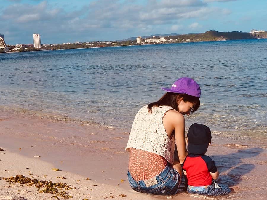阿川麻美さんのインスタグラム写真 - (阿川麻美Instagram)「Gun beach..🏝﻿ ﻿ ホテル目の前のビーチは﻿ とても静かでほぼ貸切💗﻿ 波の日生まれの息子なので海が好きになってくれるといいなー🌊 ﻿ 息子の水着の下に見えてるのは水遊び用おむつです😂﻿ 日本から持参したよー。﻿ ﻿ ﻿ #ootd﻿ 🧢.. @supremenewyork 👙.. @hm﻿ ﻿ #babyootd﻿ 👖.. @tommyhilfiger ﻿ ﻿ #7月3日生まれ #波の日  #instaguam #supreme  #水着 #水着コーデ  #水着姿﻿﻿﻿﻿ #グアム旅行 #guam #guam旅行  #シュプリーム#japanesegirl ﻿#タモンビーチ #ガンビーチ  #instagood #like4like #model  #海 #beach #主婦モデル  #レースクイーン #モデル #男の子ママ#フォローミー  #親子コーデ ﻿﻿﻿﻿ #mamagirl #instaguam_cp」6月15日 17時18分 - asamichi922