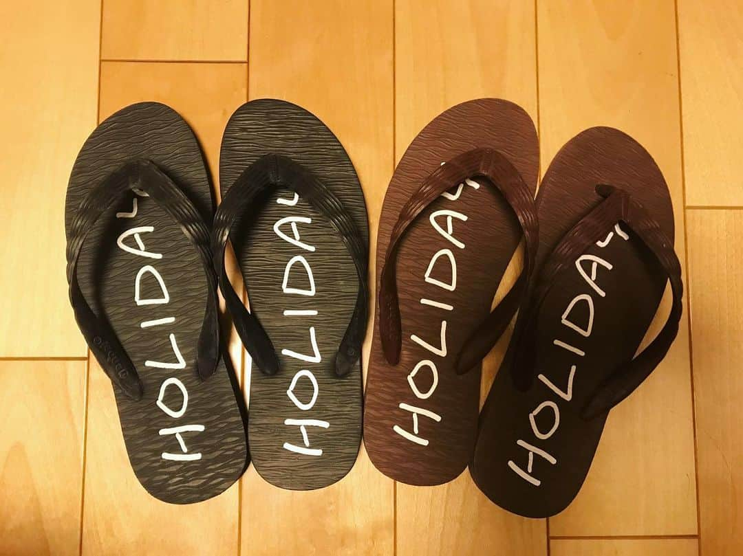 榊原みゆくさんのインスタグラム写真 - (榊原みゆくInstagram)「【Beach sandal】 Summer has come!!! Must have 😍  夏場は、ほぼ毎日ビーチサンダル履いてる^_^ 今年の夏はこの二足で！！ @holiday_pr #holiday #beachsandals #summer #fashionblogger #fashionista #ビーチサンダル #マストハブ #musthaves #lovesummer」6月15日 17時33分 - miyukuscarab