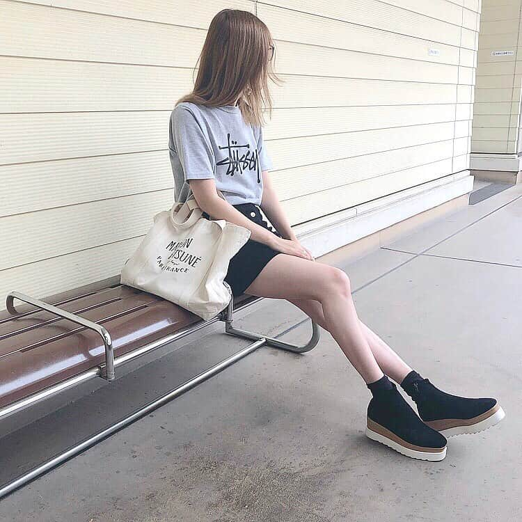 Maiさんのインスタグラム写真 - (MaiInstagram)「・ 私にしては珍しくグレーのTシャツ✌️ ・ 白とか黒以外のTシャツ欲しかったからこの @stussywomenjp のTシャツ見つけて即買い😂💕 ・ そして届いてすぐ着る人🙋‍♀️ ・ サイズなどootdの詳細と一緒にブログにも詳しく書いてます💫 #ootd #stussy #stussywomen #zara #amail #maisonkitsune」6月15日 17時26分 - maimaimai1016