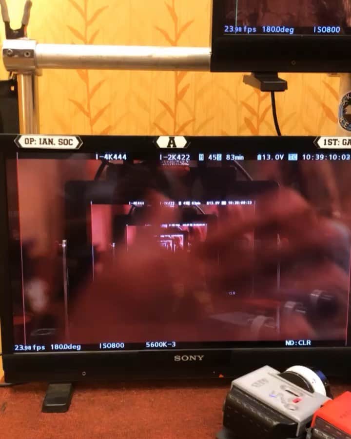 デビー・ライアンのインスタグラム：「it’s 4:28am, still shooting our Friday work— final few days of Season 2. there’s levels to this madness @insatiable」