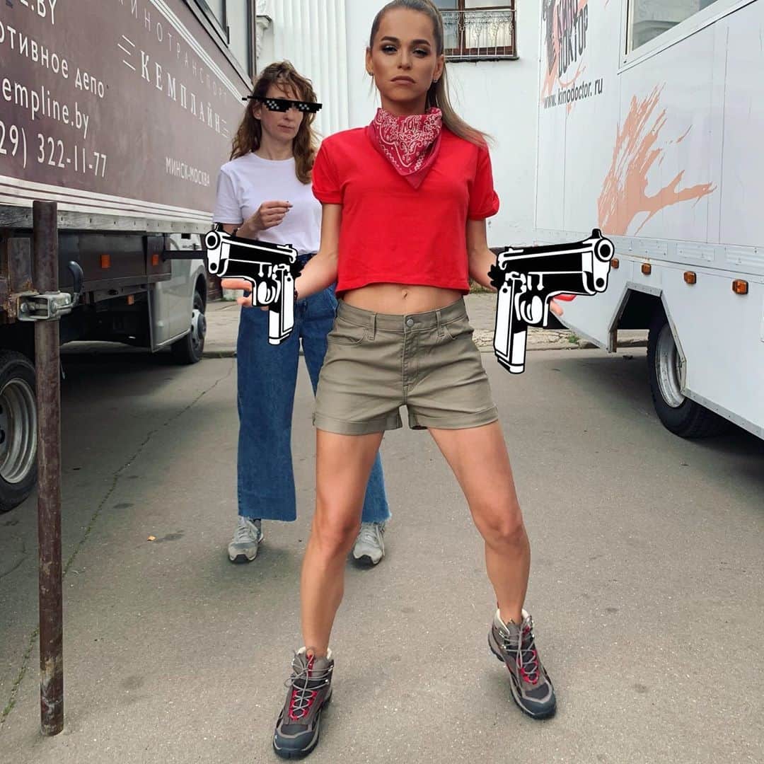 RU.TVさんのインスタグラム写真 - (RU.TVInstagram)「💥 Как Анна Хилькевич @annakhilkevich развлекается в перерывах между съёмками? Узнаешь через несколько минут в программе #виртуальнаяправда с Лизой Жарких @lizazharkikh! ⠀ ⏰ Время выхода: 11:57, 19:00. ⠀ 🎈В выпуске: Ксения Бородина @borodylia ⠀ #рутв #rutv #лизажарких #аннахилькевич #ксениябородина」6月15日 17時30分 - ru_tv
